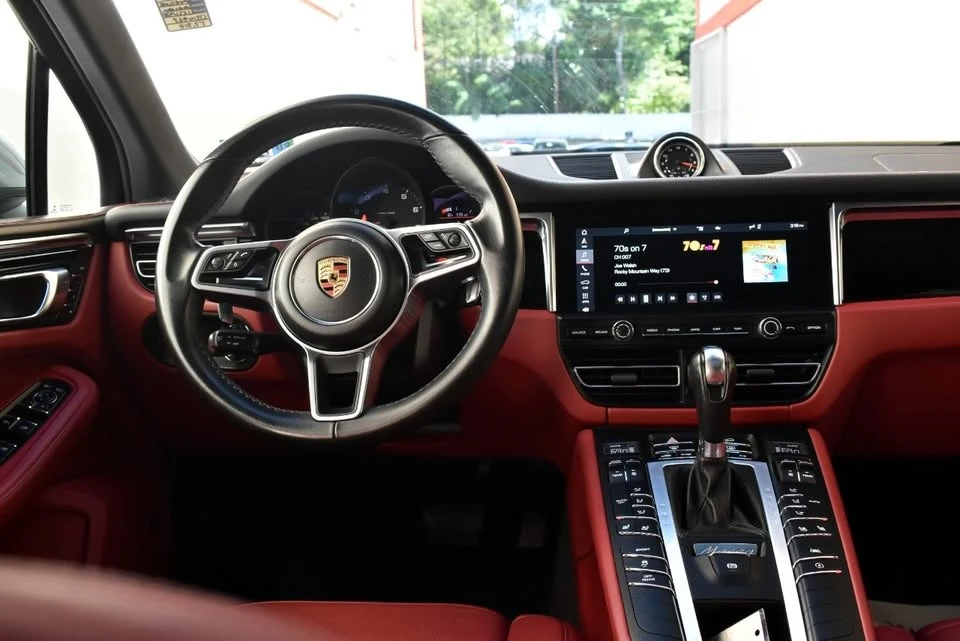 2020 Porsche Macan - Image 19 of 20