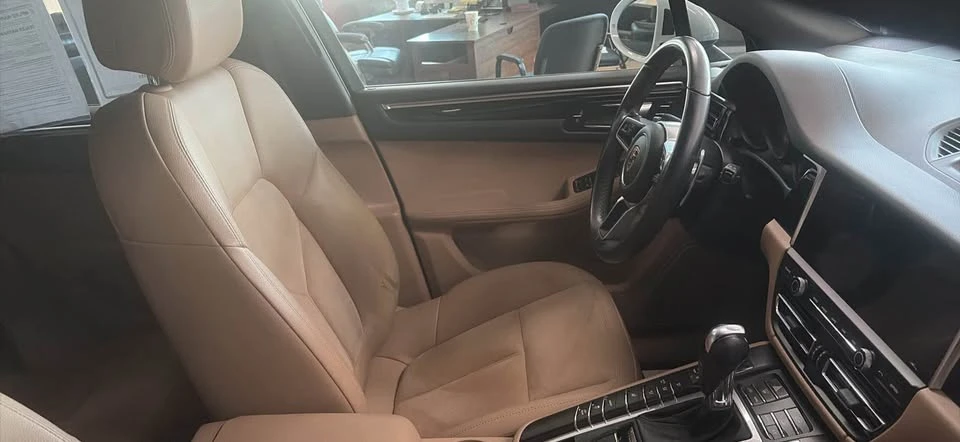 2020 Porsche Macan - Image 8 of 10