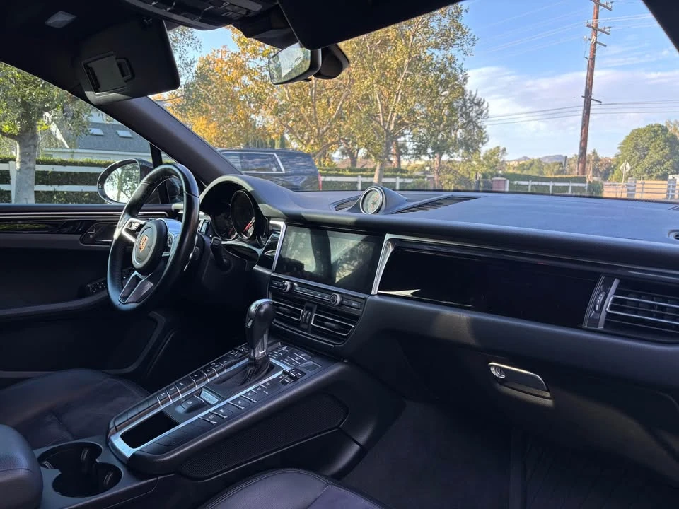 2020 Porsche Macan - Image 15 of 20