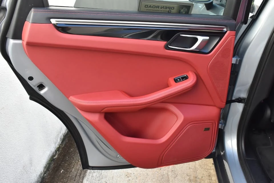2020 Porsche Macan - Image 17 of 20