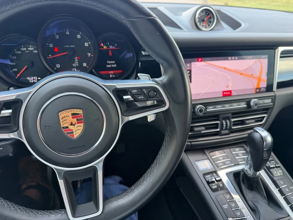 2020 Porsche Macan - Image 10 of 16