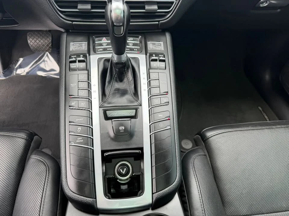 2020 Porsche Macan - Image 19 of 20