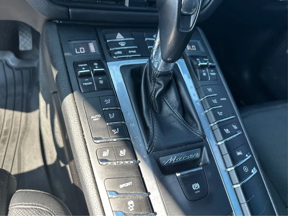 2020 Porsche Macan - Image 17 of 20
