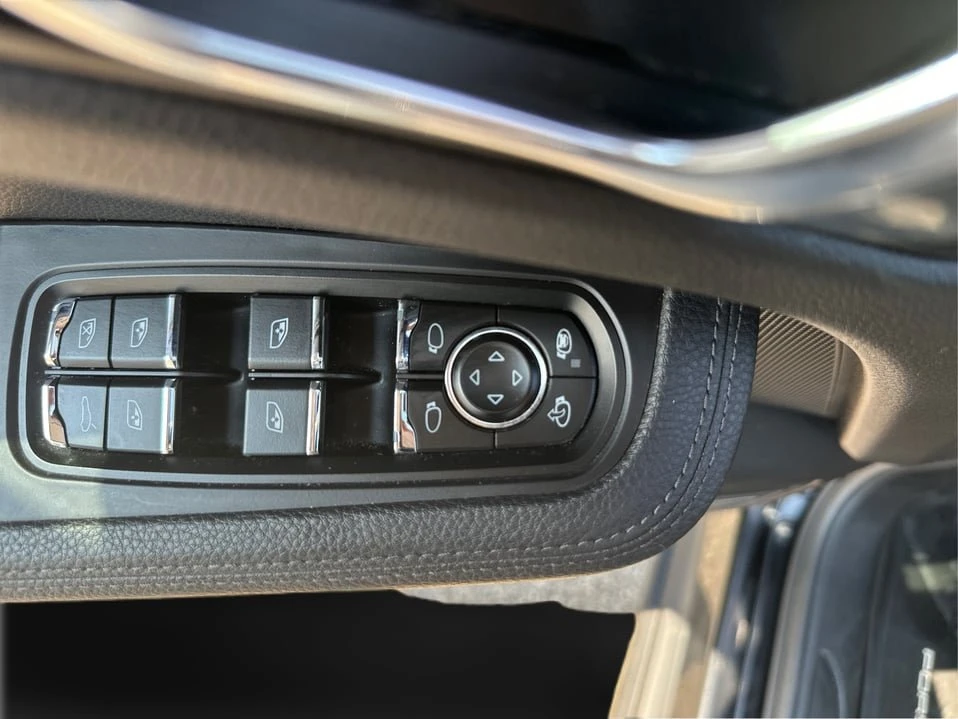 2020 Porsche Macan - Image 15 of 20