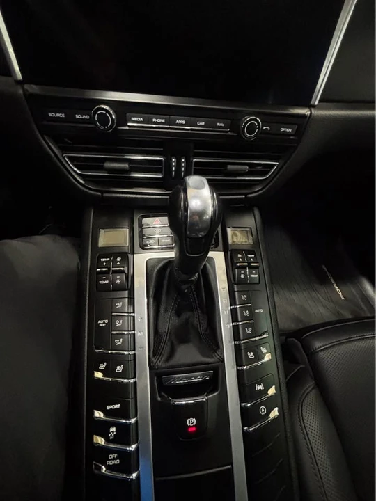 2020 Porsche Macan - Image 12 of 14