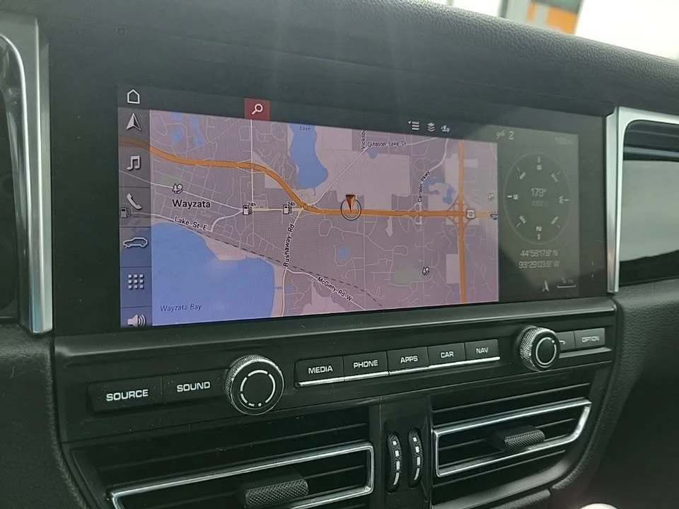 2020 Porsche Macan - Image 14 of 18