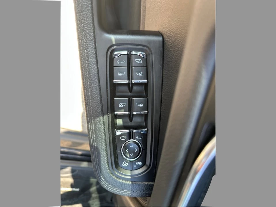2020 Porsche Macan - Image 13 of 20