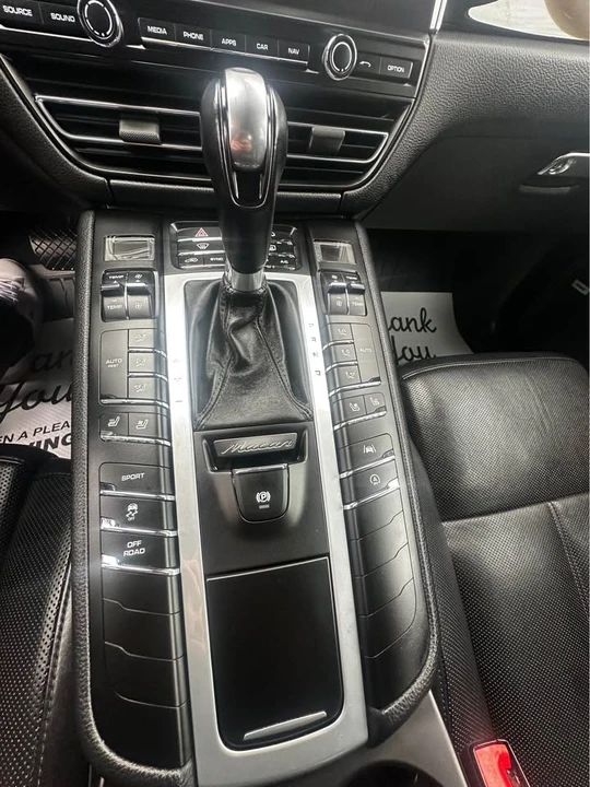 2020 Porsche Macan - Image 17 of 20