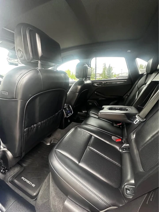 2020 Porsche Macan - Image 18 of 20