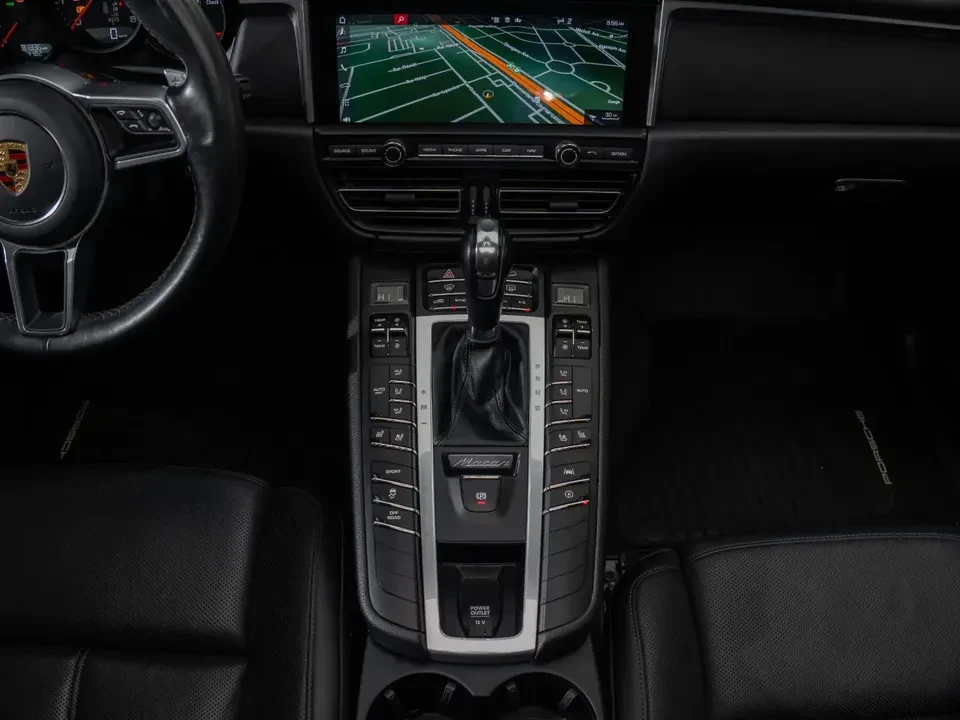 2020 Porsche Macan - Image 18 of 20