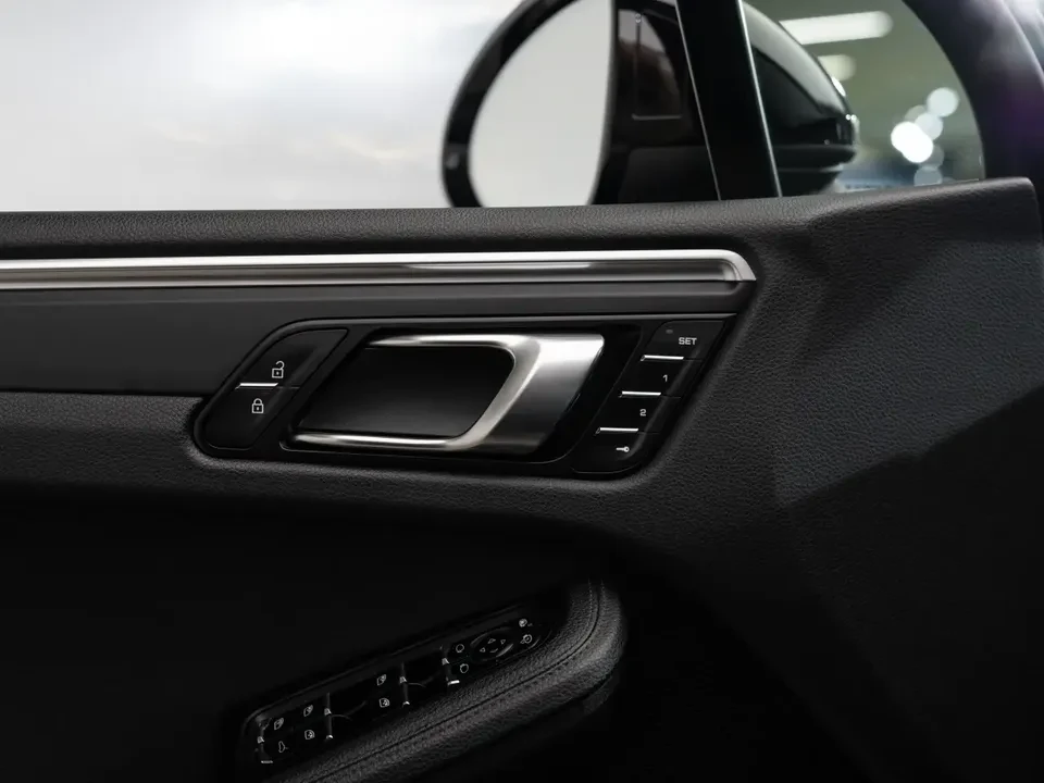 2020 Porsche Macan - Image 14 of 20