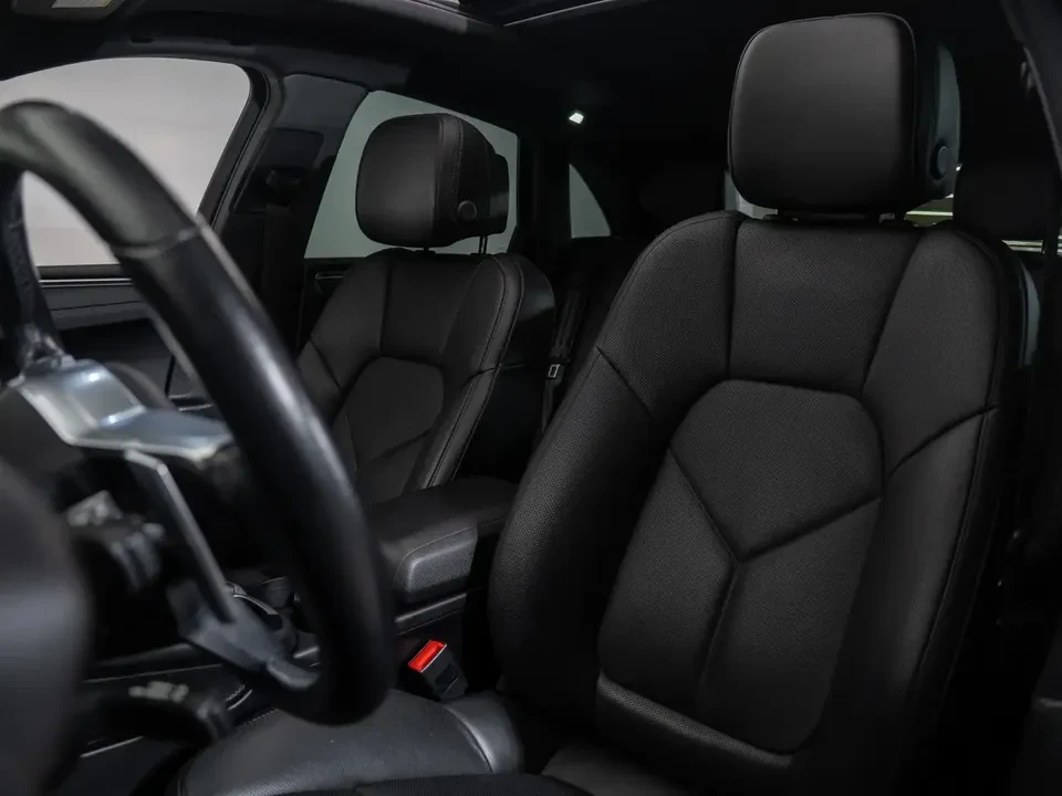 2020 Porsche Macan - Image 11 of 20