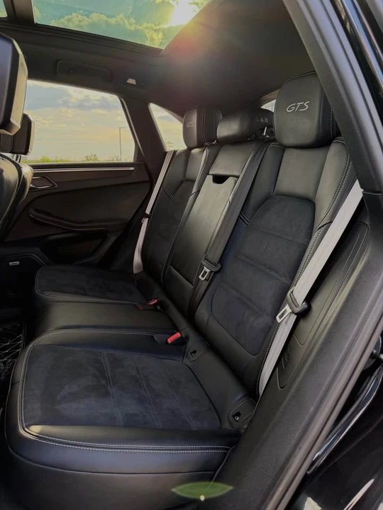 2020 Porsche Macan - Image 6 of 10