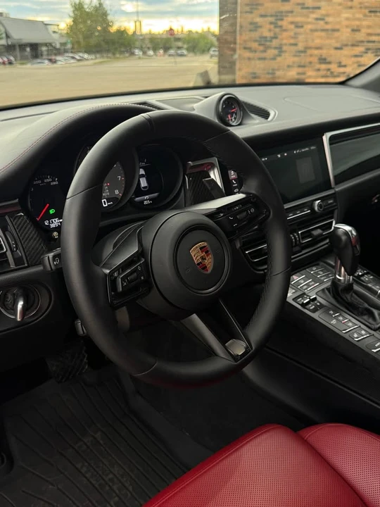 2020 Porsche Macan - Image 17 of 19