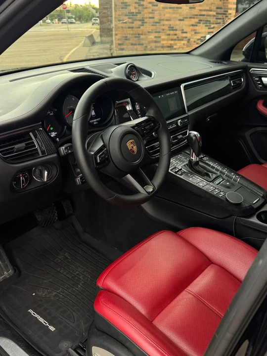 2020 Porsche Macan - Image 16 of 19