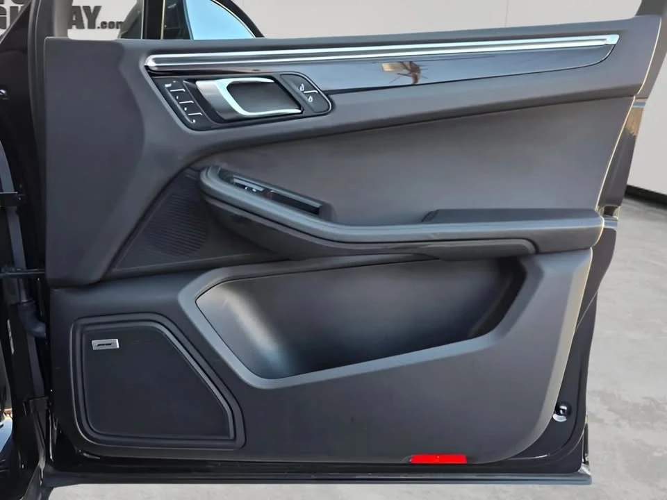 2020 Porsche Macan - Image 15 of 20