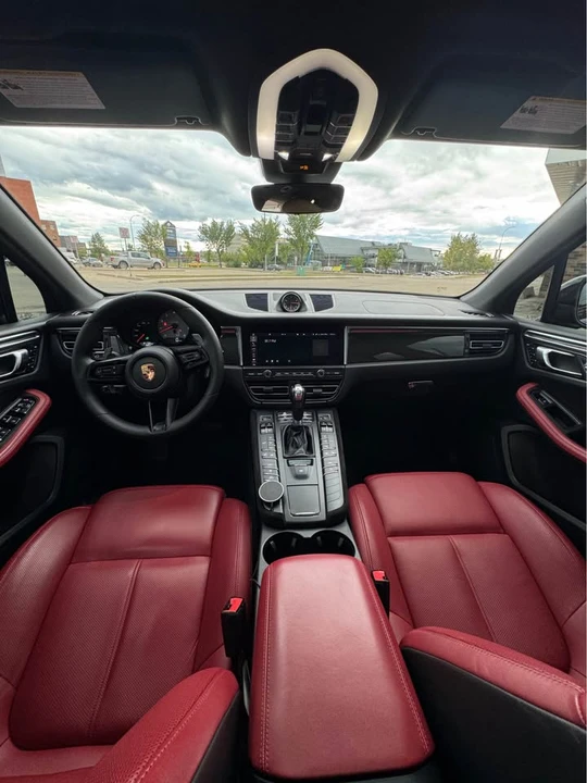 2020 Porsche Macan - Image 18 of 19