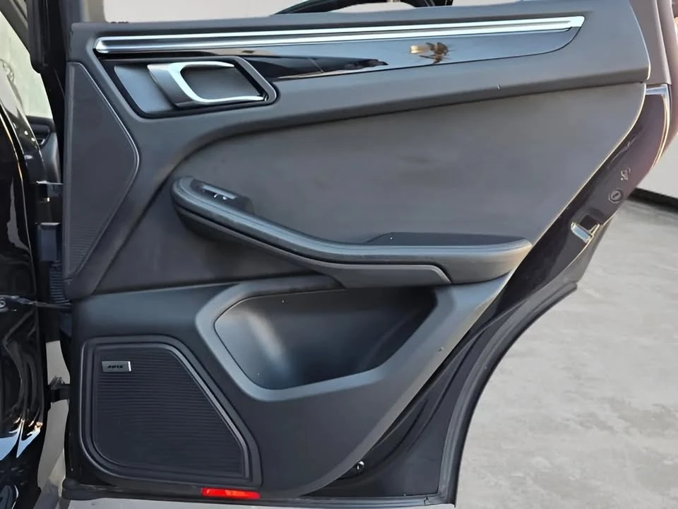 2020 Porsche Macan - Image 19 of 20