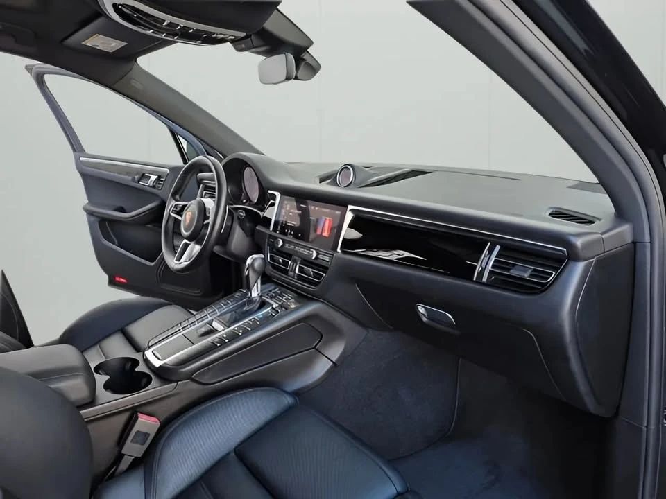2020 Porsche Macan - Image 16 of 20