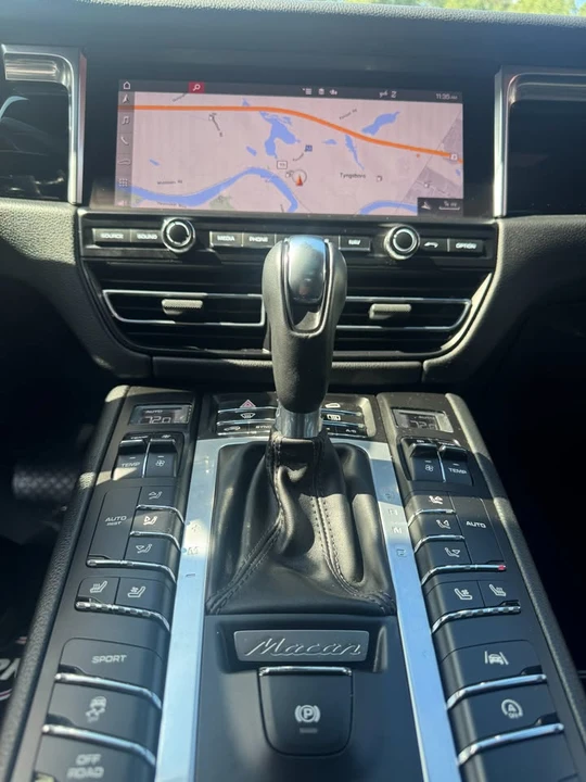 2020 Porsche Macan - Image 5 of 8