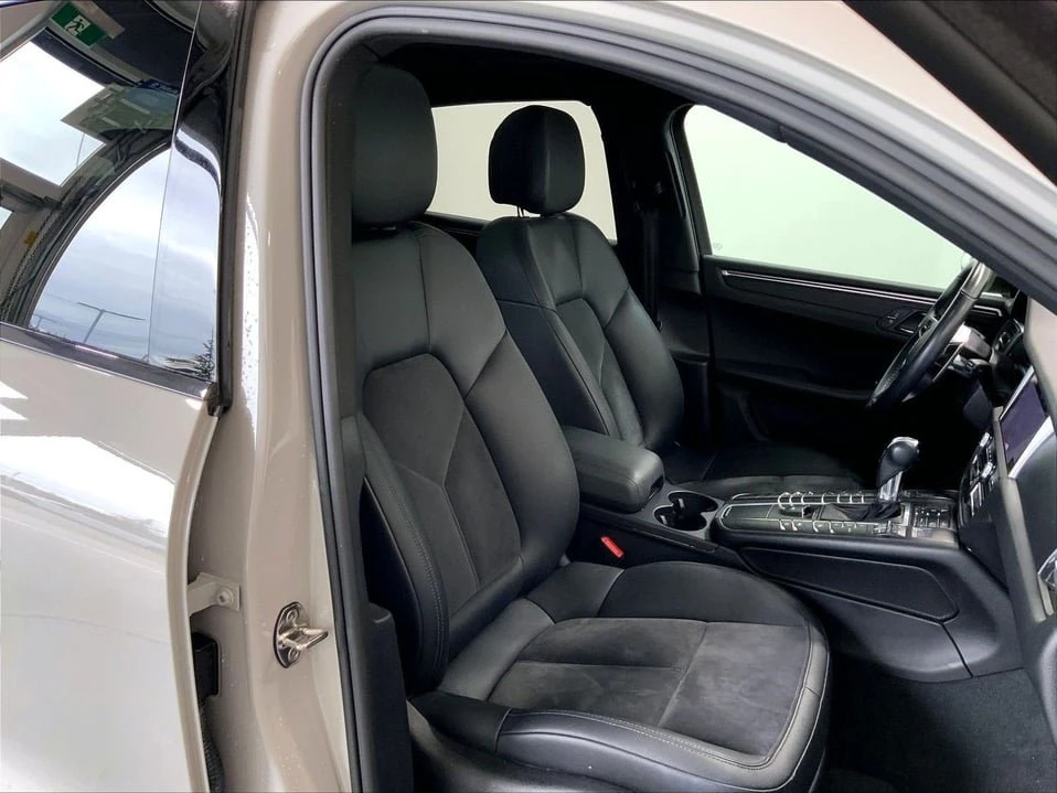 2020 Porsche Macan - Image 12 of 20