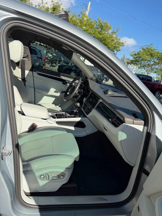 2020 Porsche Macan - Image 10 of 15