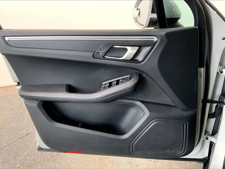 2020 Porsche Macan - Image 8 of 20
