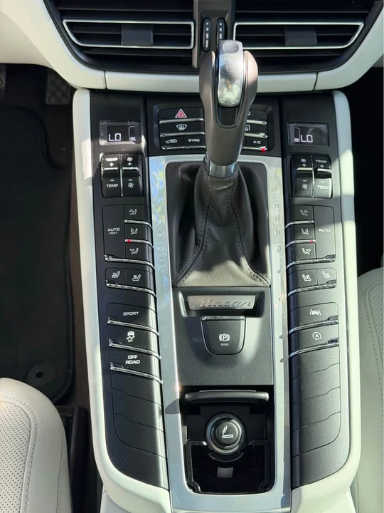 2020 Porsche Macan - Image 15 of 15