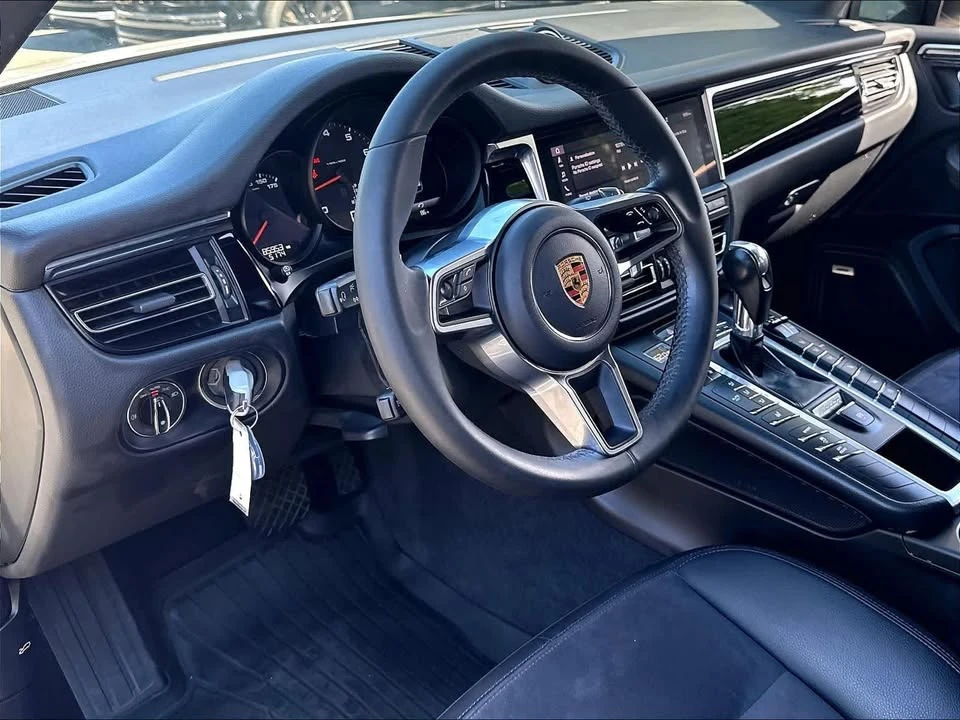 2020 Porsche Macan - Image 16 of 19