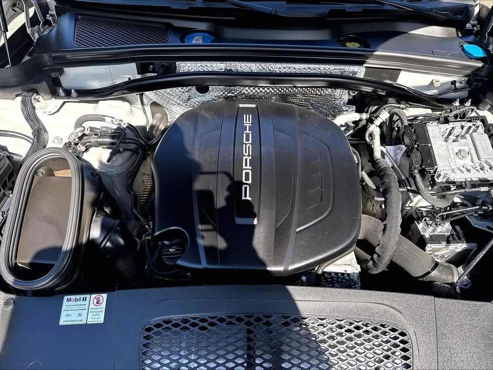2020 Porsche Macan - Image 12 of 19