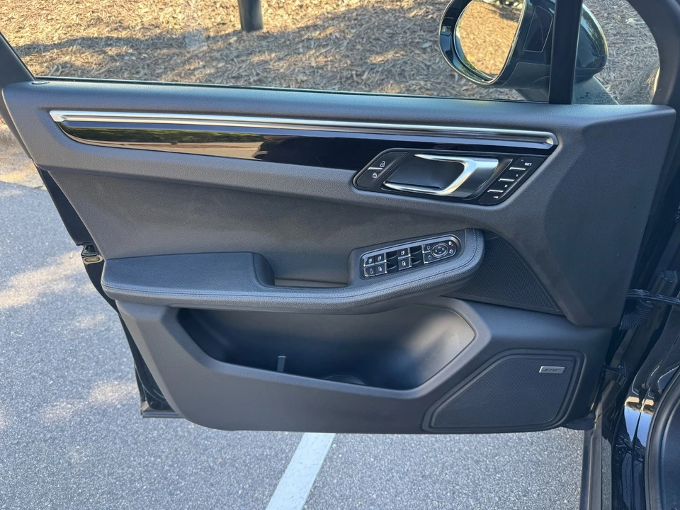 2020 Porsche Macan - Image 19 of 21