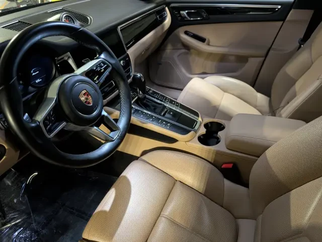 2020 Porsche Macan - Image 4 of 5