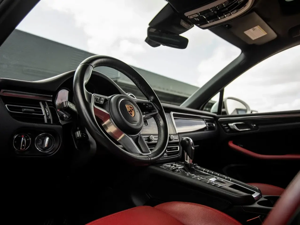 2020 Porsche Macan - Image 5 of 8