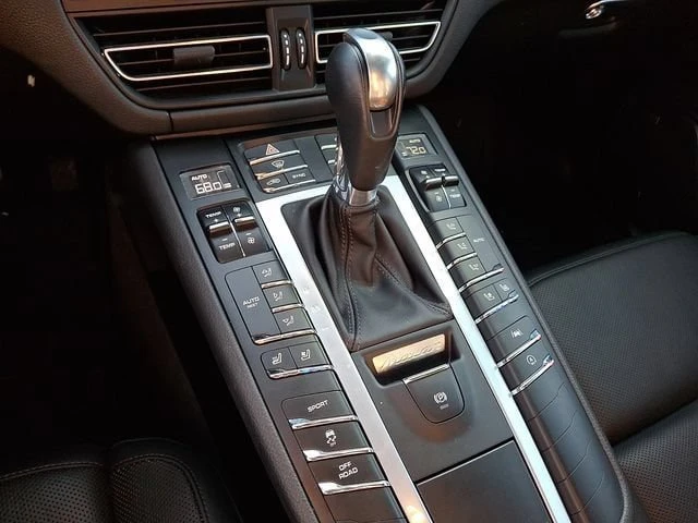 2020 Porsche Macan S - Image 14 of 19