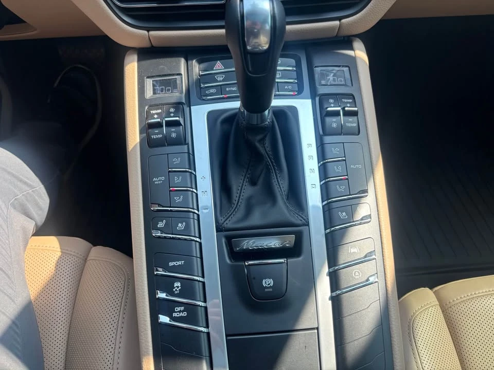 2020 Porsche Macan S - Image 15 of 16