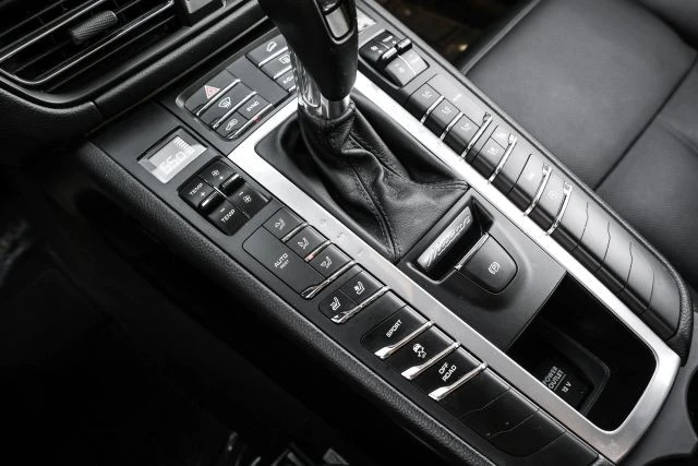 2020 Porsche - Image 27 of 31