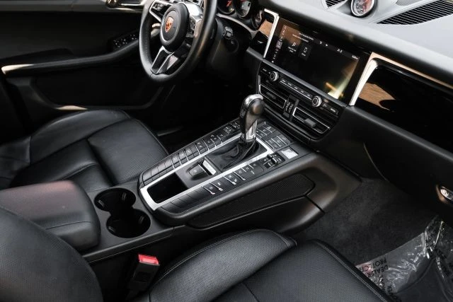 2020 Porsche - Image 24 of 31