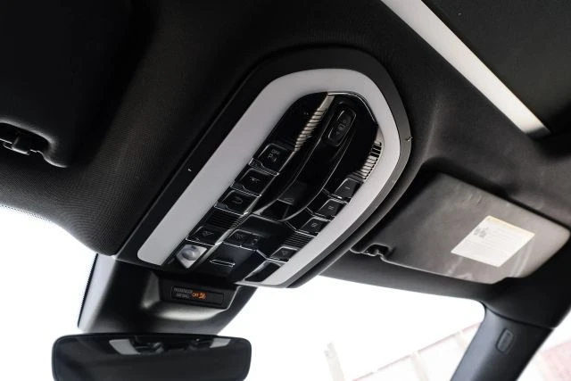 2020 Porsche - Image 29 of 31