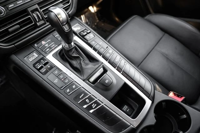 2020 Porsche - Image 25 of 31