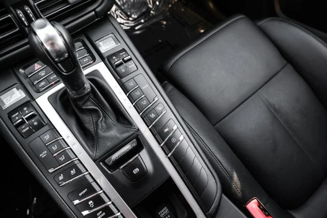 2020 Porsche - Image 26 of 31