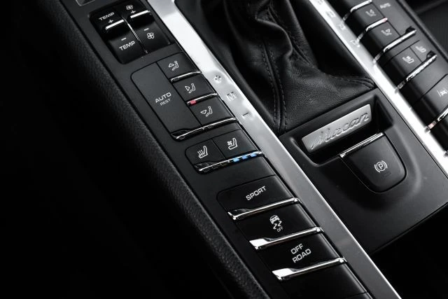 2020 Porsche - Image 22 of 31