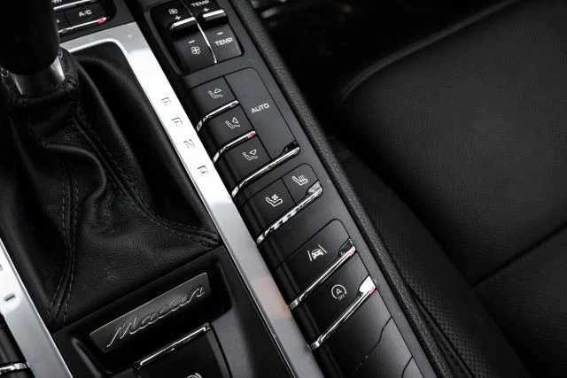 2020 Porsche - Image 23 of 31