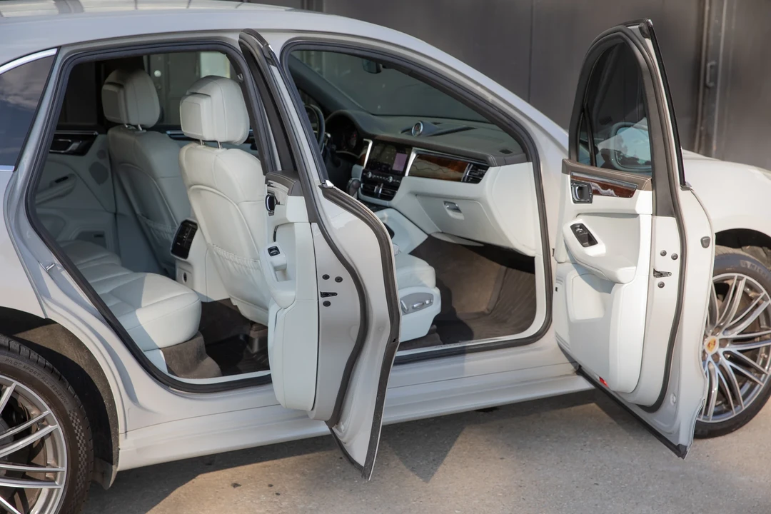 2020 Porsche Macan S - Image 26 of 31