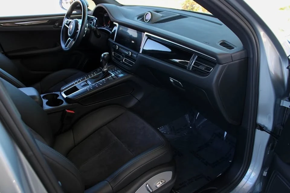 2020 Porsche Macan - Image 18 of 20