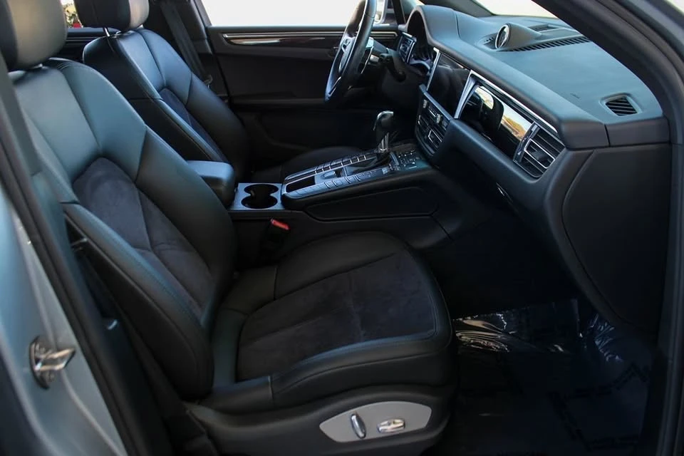 2020 Porsche Macan - Image 19 of 20