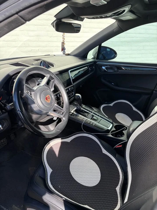 2020 Porsche Macan - Image 8 of 9