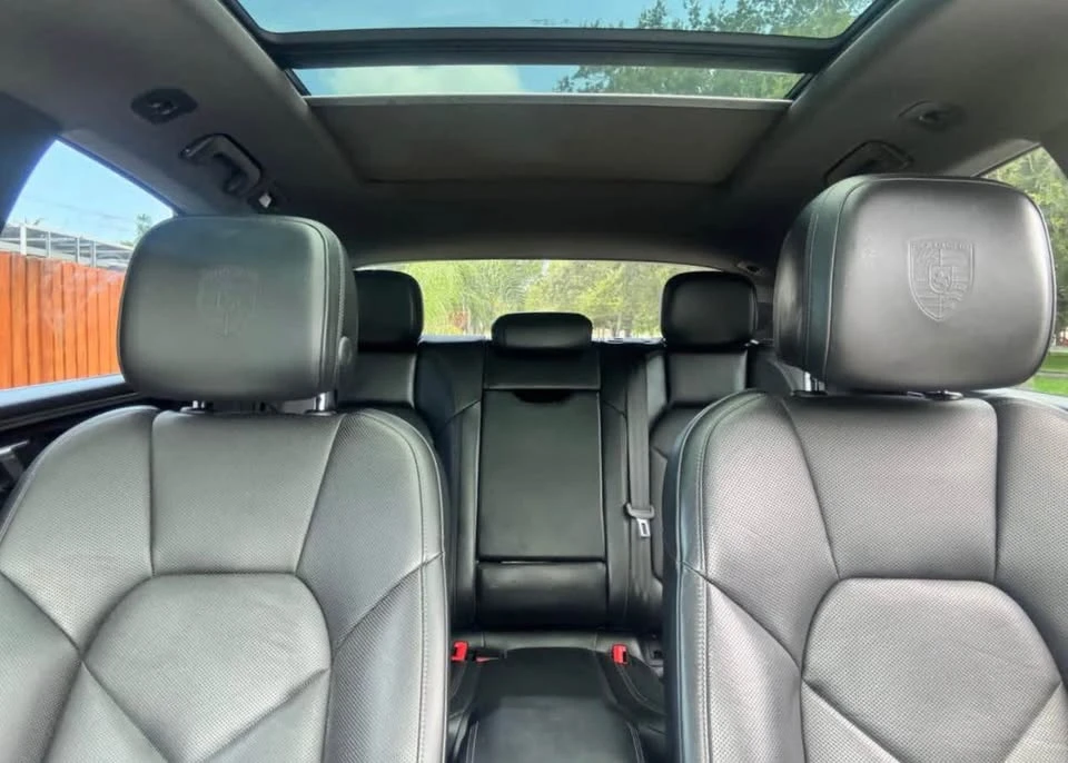 2020 Porsche Macan - Image 8 of 10