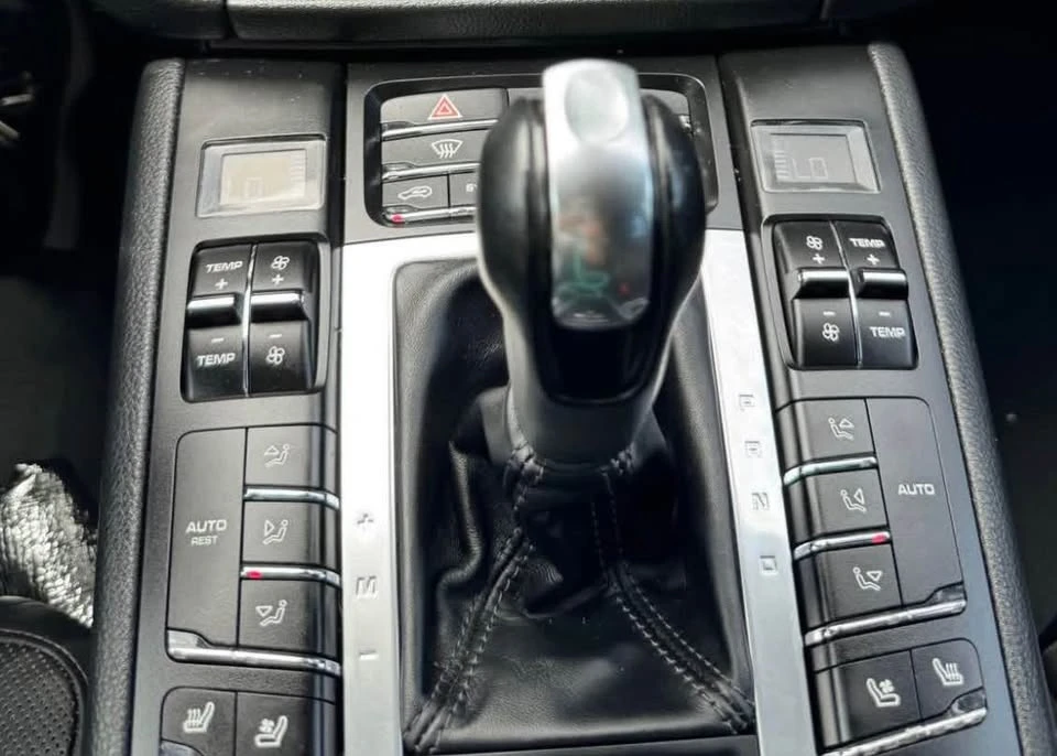 2020 Porsche Macan - Image 9 of 10
