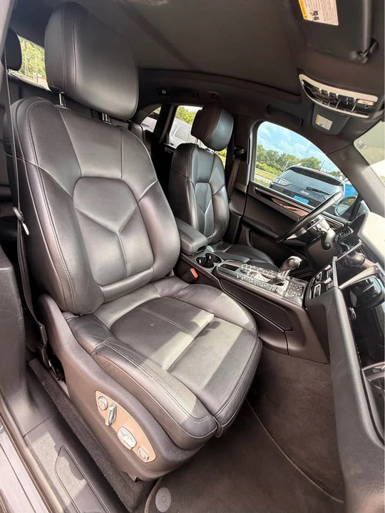 2020 Porsche Macan - Image 14 of 19
