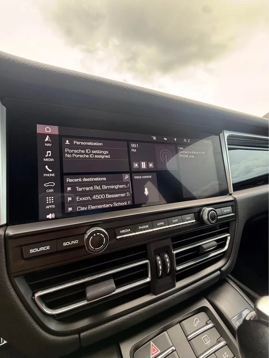 2020 Porsche Macan - Image 18 of 19